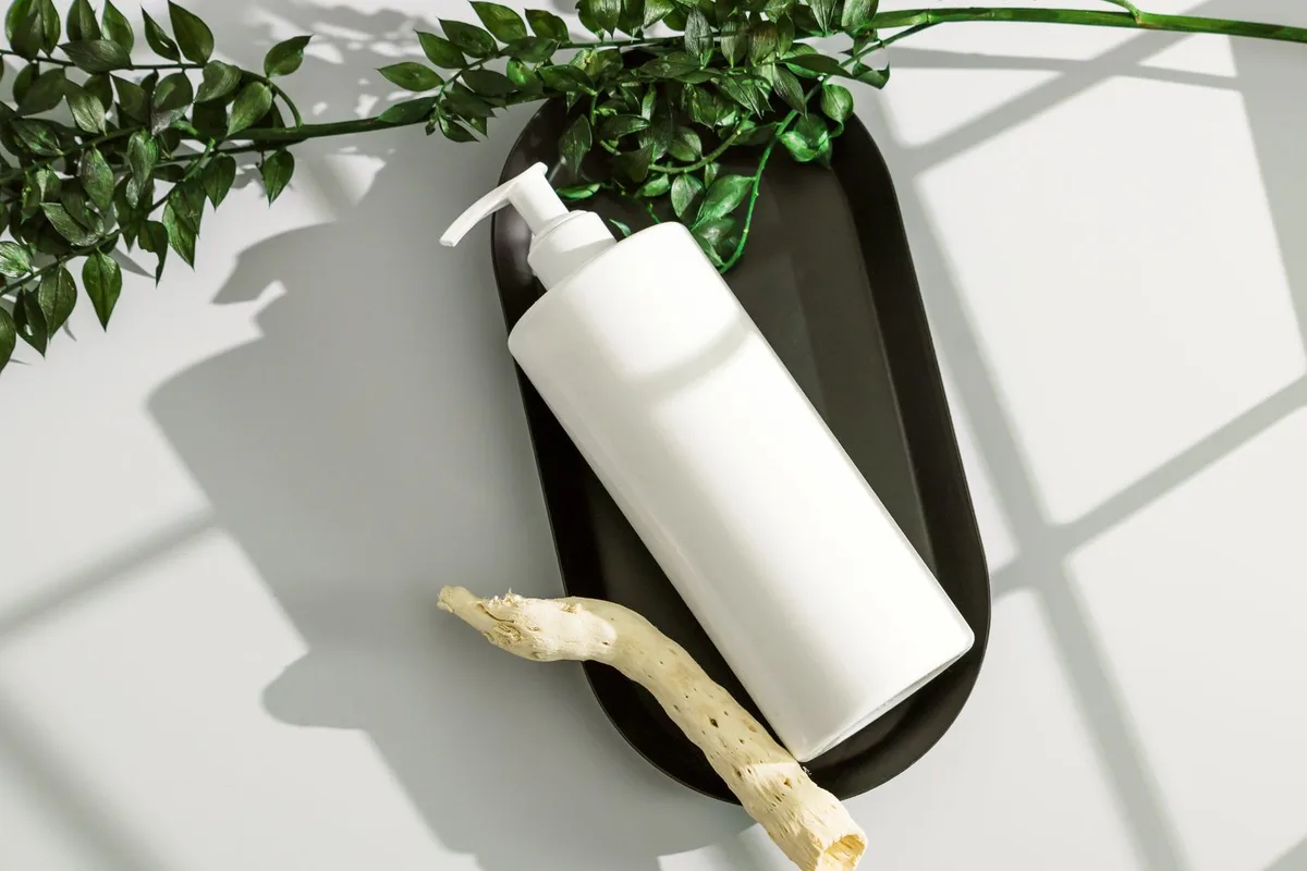Minimal skincare bottle for a product image prompt tags example