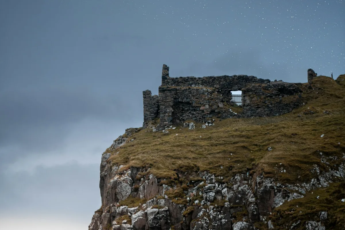 Fantasy ruins on a cliff for an AI prompt tags example